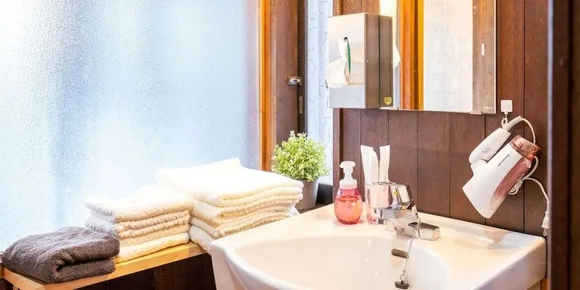 Ev (Private Vacation Home, 1)
