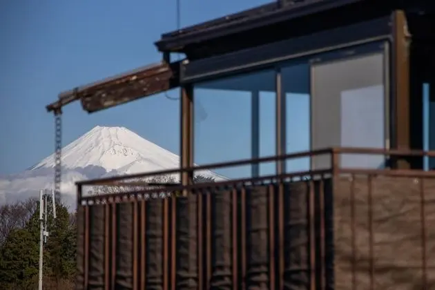 Ev (Private Vacation Home, 1)