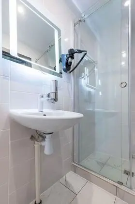 Comfort Tek Büyük veya İki Ayrı Yataklı Oda