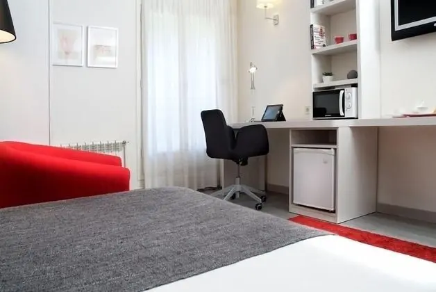 Büyük Yataklı Tek Kişilik Oda