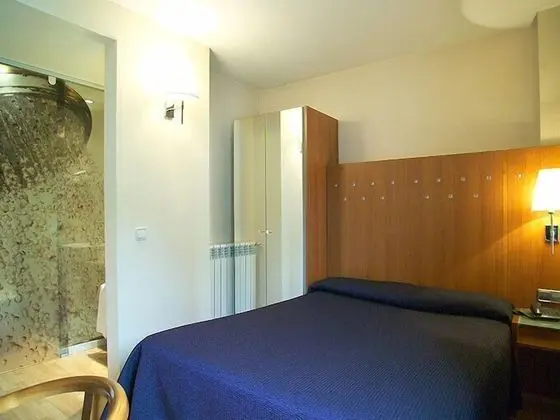 Büyük Yataklı Tek Kişilik Oda