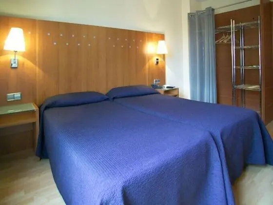 Büyük Yataklı Tek Kişilik Oda