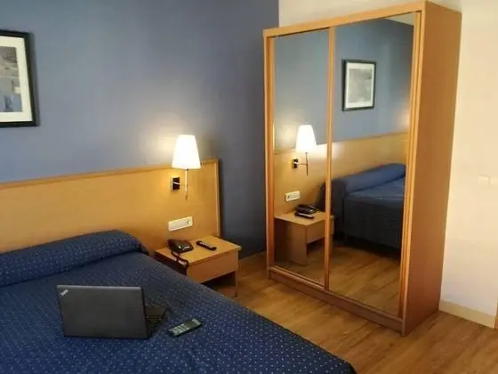 Büyük Yataklı Tek Kişilik Oda