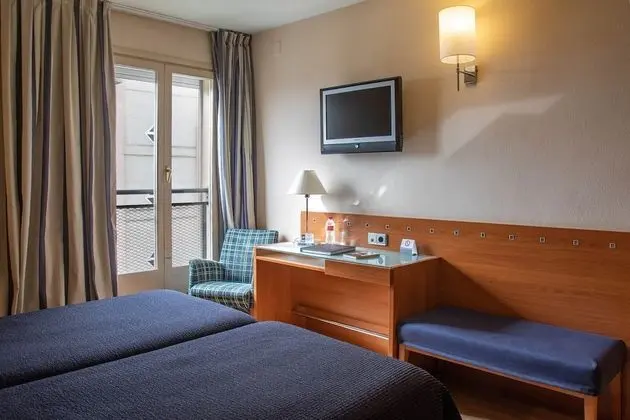 Büyük Yataklı Tek Kişilik Oda