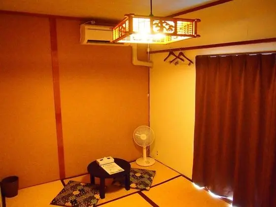 Traditional Üç Kişilik Oda, Sigara İçilmez (Japanese Style with Shared Bathroom)