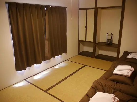 Traditional Üç Kişilik Oda, Sigara İçilmez (Japanese Style with Shared Bathroom)