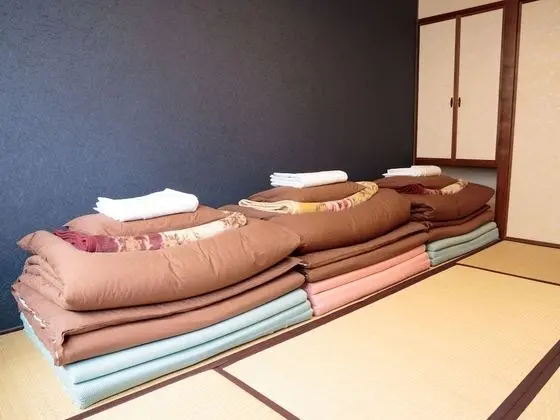 Traditional Üç Kişilik Oda, Sigara İçilmez (Japanese Style with Shared Bathroom)