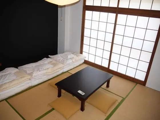 Üç Kişilik Oda, Ortak Banyo (Japanese Style)