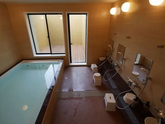 Üç Kişilik Oda, Ortak Banyo (Japanese Style)