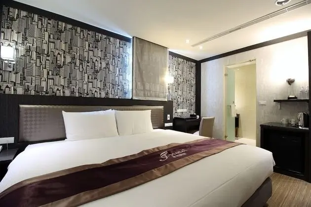 Deluxe Tek Büyük Yataklı Oda