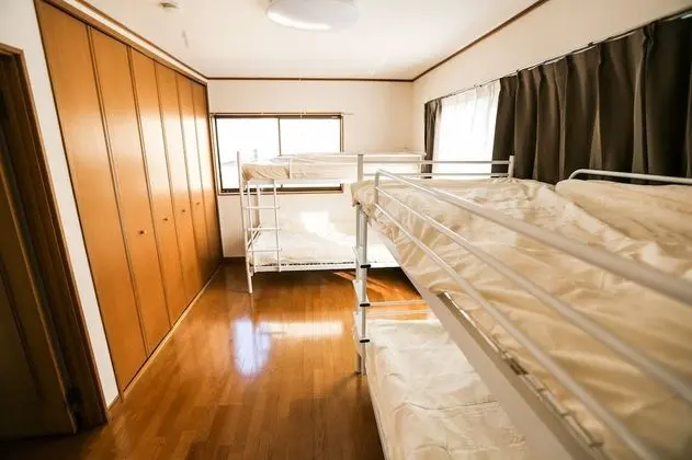 Ortak Ranzalı Oda, Sigara İçilmez (out of 4 beds)