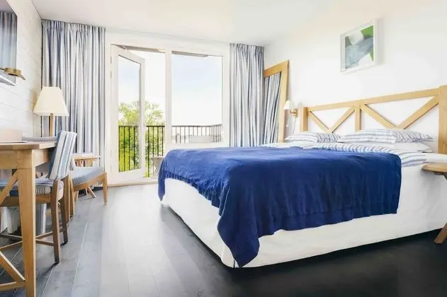 Standard Sea & Garden View
