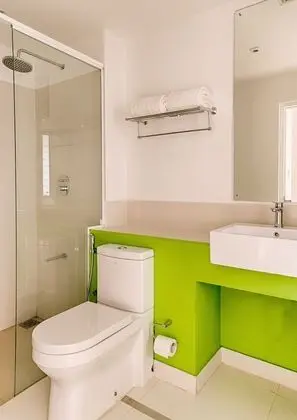Standard Tek Büyük Yataklı Oda, Havuz Manzaralı