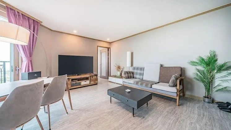J. View Suite