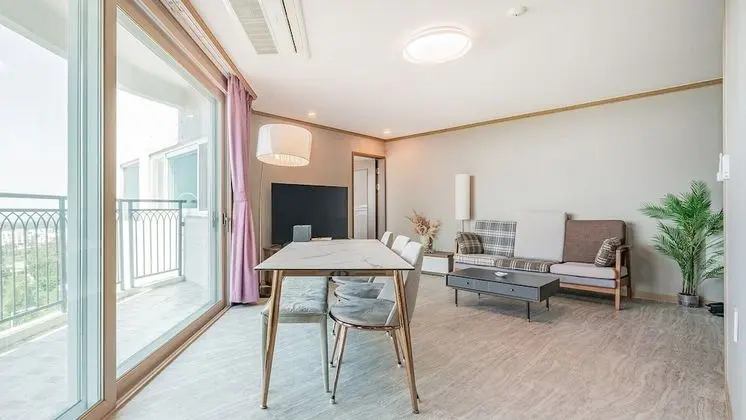 J. View Suite