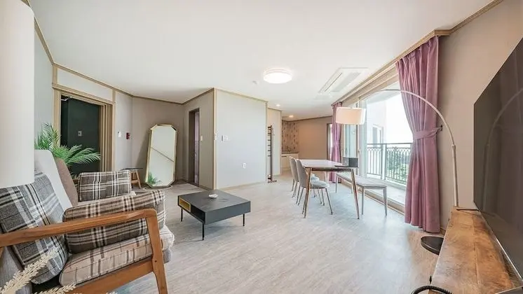 J. View Suite