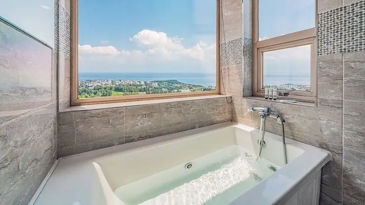 J. View Suite