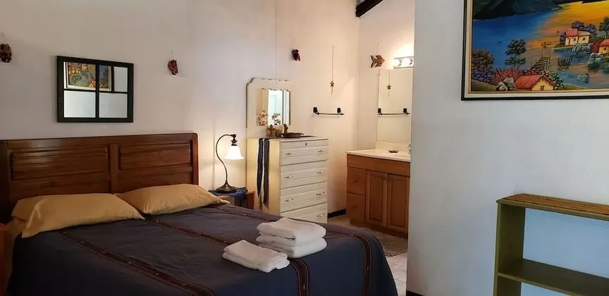 Deluxe Ev, 1 Büyük (Queen) Boy Yatak