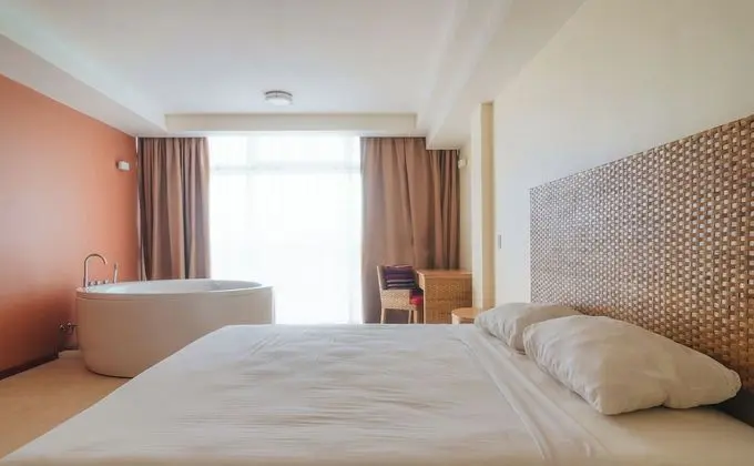 Luxury Süit, 1 Yatak Odası, Sıcak Su Küveti, Havuz Manzaralı