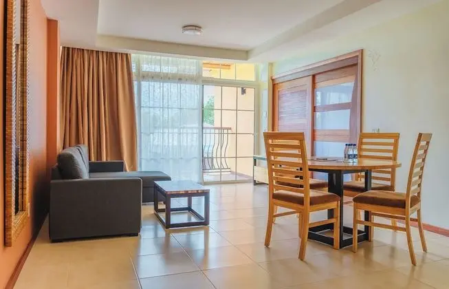 Luxury Süit, 1 Yatak Odası, Sıcak Su Küveti, Havuz Manzaralı