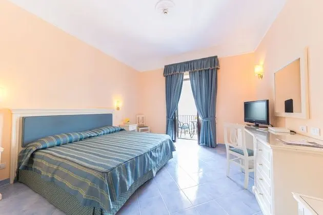 Deluxe Tek Büyük Yataklı Oda, Teras, Deniz Manzaralı