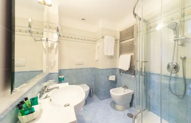 Deluxe Tek Büyük Yataklı Oda, Teras, Deniz Manzaralı