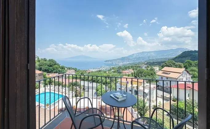 Deluxe Üç Kişilik Oda, Teras, Deniz Manzaralı