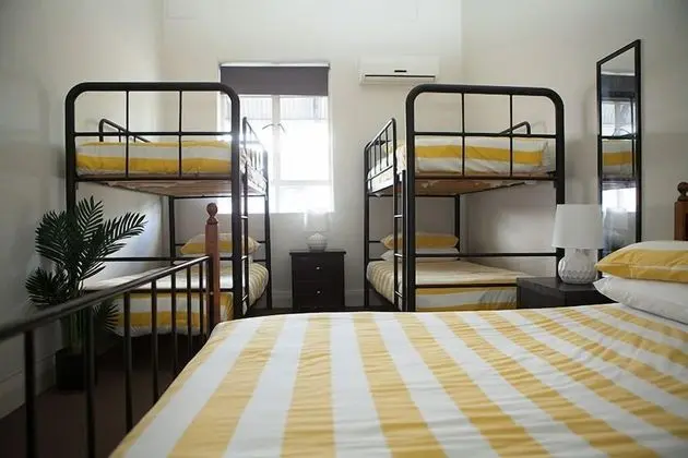 Standard Oda, Birden Çok Yatak, Ortak Banyo (Standard Family Room, Shared Bathroom)