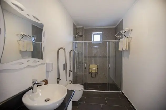 Luxury Oda, Engellilere Uygun, Havuz Manzaralı