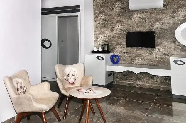 Luxury Oda, Engellilere Uygun, Havuz Manzaralı