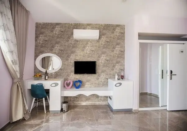 Luxury Oda, Engellilere Uygun, Havuz Manzaralı