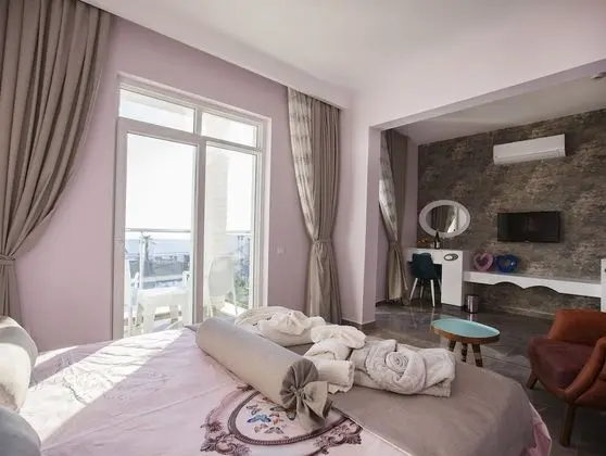 Luxury Oda, Engellilere Uygun, Havuz Manzaralı