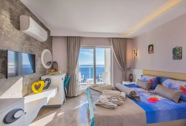 Panoramik Deniz Manzaralı Oda