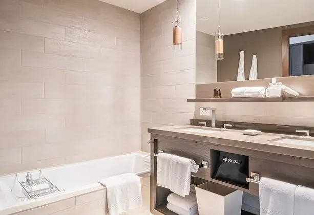 Premium King Room