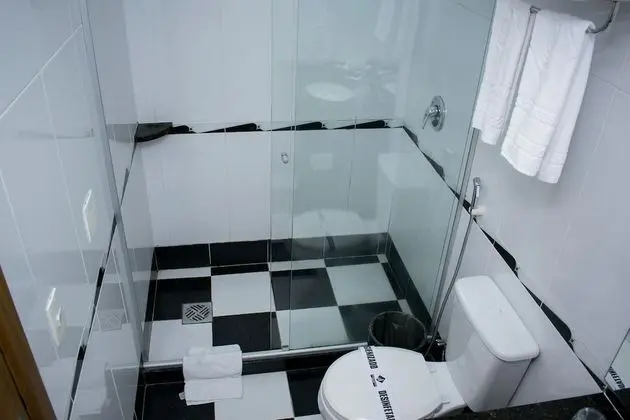 Üç Kişilik Oda, Birden Çok Yatak