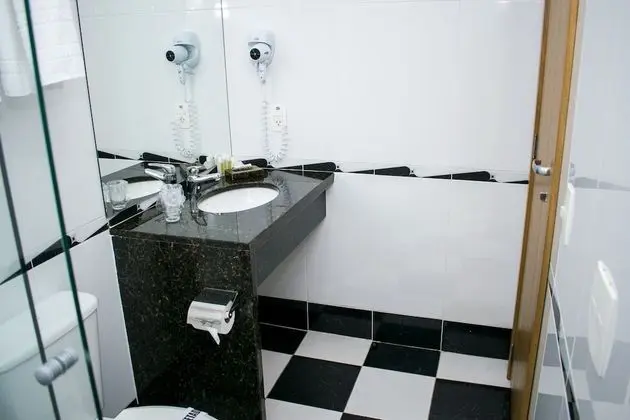 Üç Kişilik Oda, Birden Çok Yatak