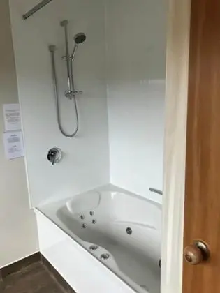 Stüdyo, Sıcak Su Küveti
