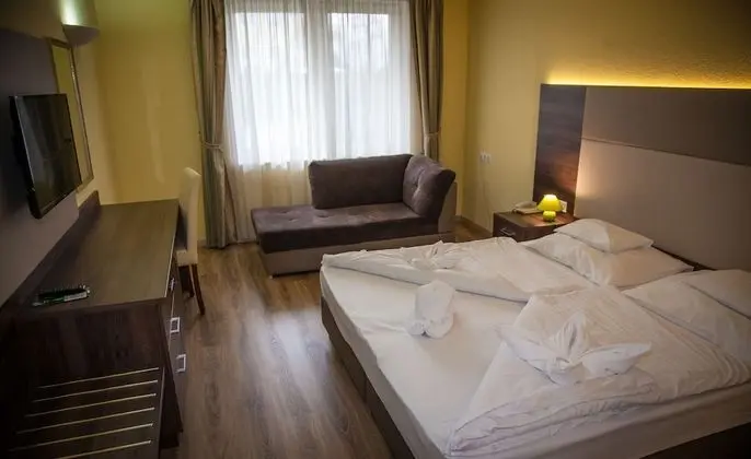 Tek Büyük veya İki Ayrı Yataklı Oda