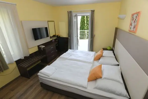 Tek Büyük veya İki Ayrı Yataklı Oda