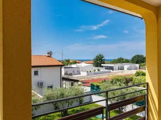 Ev