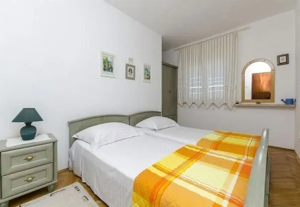 Ev (Jadranka - comfortable and big terrac)