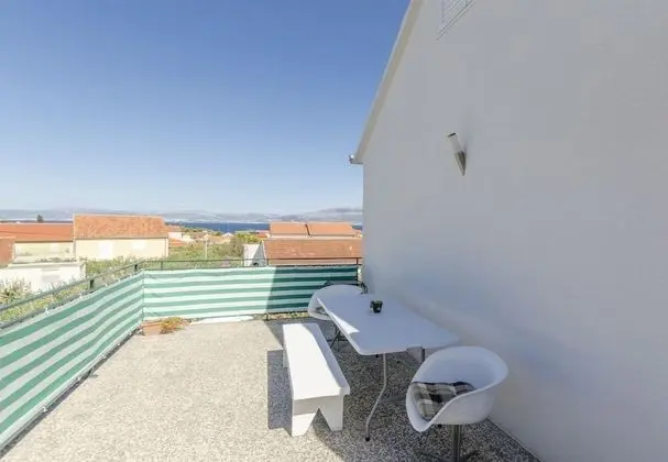 Ev (Jadranka - comfortable and big terrac)