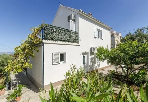 Ev (Jadranka - comfortable and big terrac)