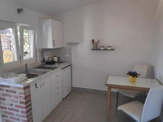 Apart Daire (Jadranka - free parking and grill - A)