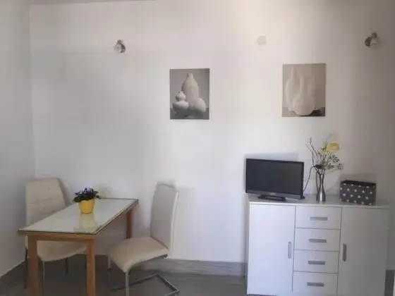 Apart Daire (Jadranka - free parking and grill - A)