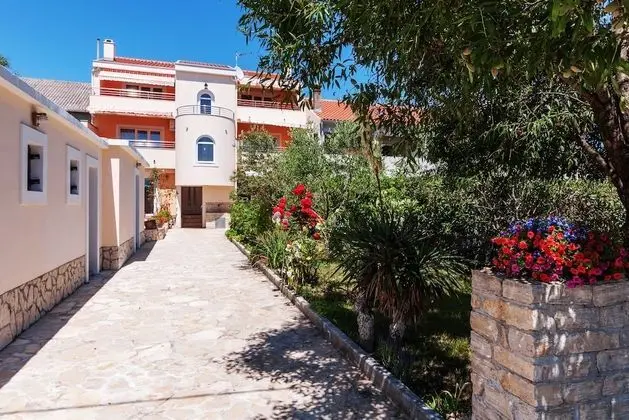 Apart Daire, 2 Yatak Odası (Pergula)