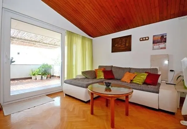 Apart Daire (Jadro - 250 m from beach - A1(4+1))