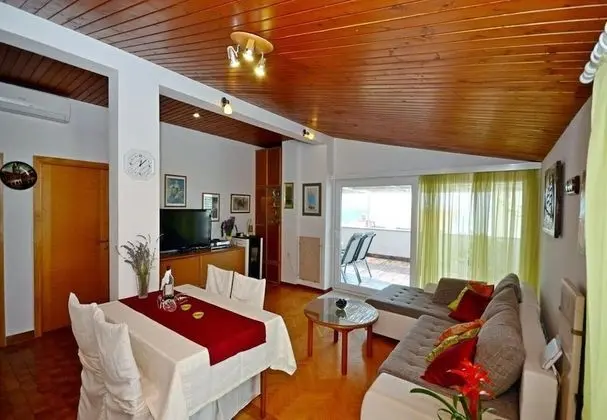 Apart Daire (Jadro - 250 m from beach - A1(4+1))