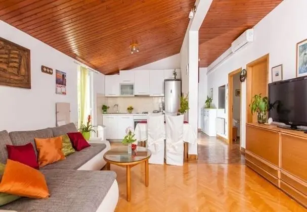 Apart Daire (Jadro - 250 m from beach - A1(4+1))