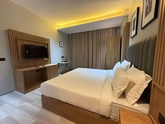 Luxury Oda